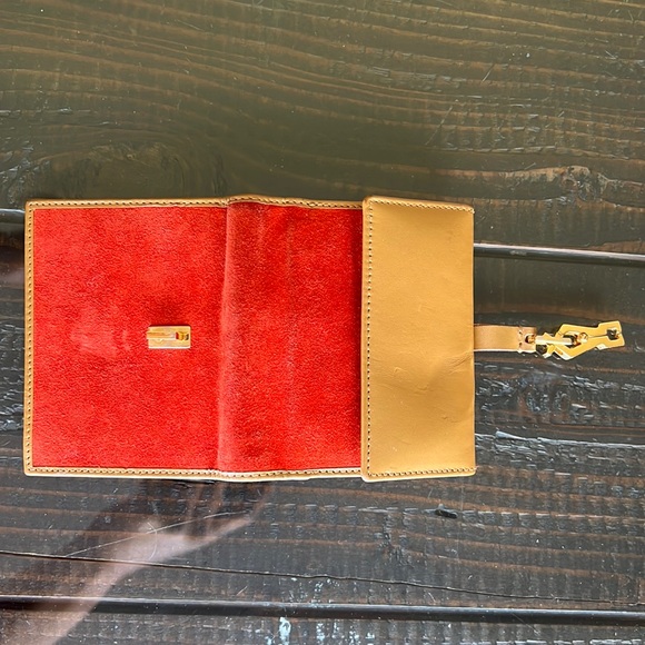 GUCCI — barely used - Picture 2 of 11